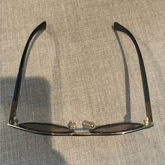 Versace Sunglasses Model 2198 See All Pics Left Side Needs To Be Tightened - Picture 9 of 10